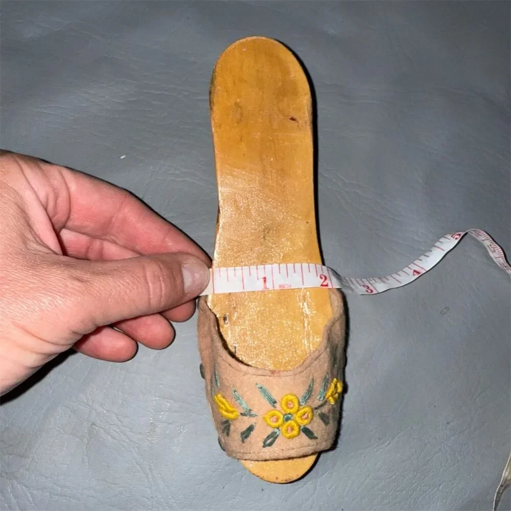 Vintage 1940s Women's Hand-Painted Wooden Wedge‎ Sandals Size 9.5